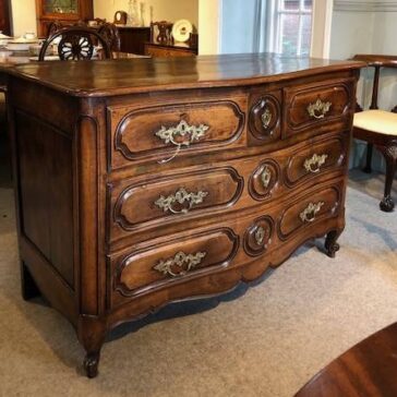 French walnut and fruitwood commode. Ca 1750 129cms wide x 64cms deep x 88cms high